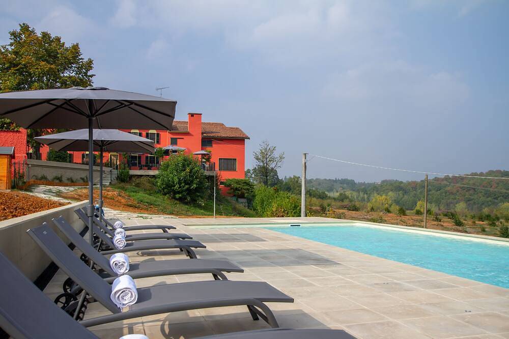 Villa in Piedmont with private pool in beautiful vineyard of Tenuta Costarossa in Fubine, Alessandria Provinz