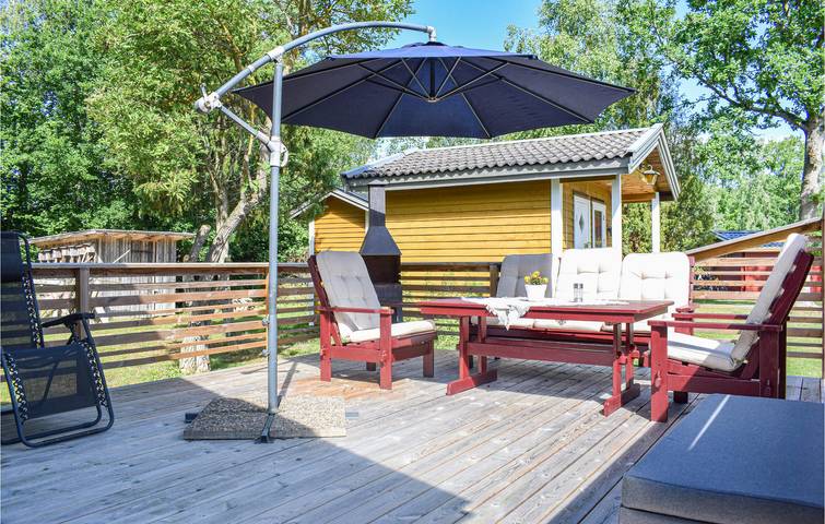 Hus för 4 Personer med trädgård in Svenska Östersjön