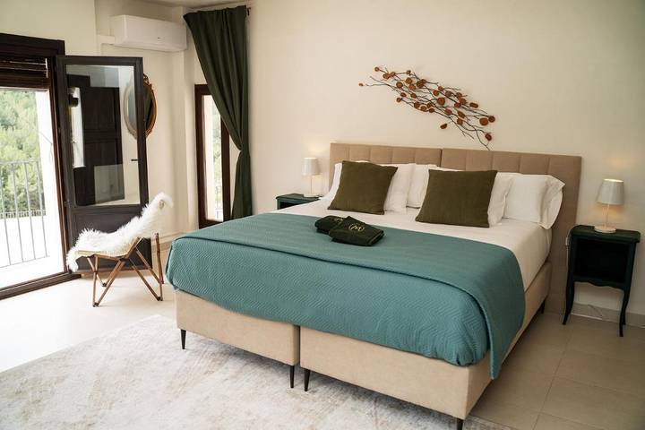 Albergue para 3 personas, con terraza y vistas además de piscina y jardín en Parc Natural de la Serra d'Espadà - 4