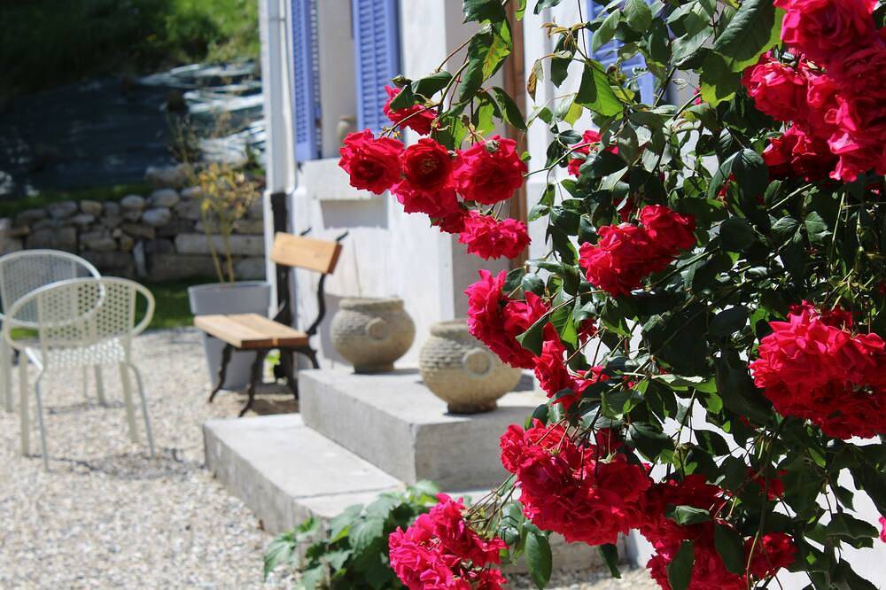 Charming 1 to 2 pers gîte at the foot of the Chartreuse in Chapareillan, Isère