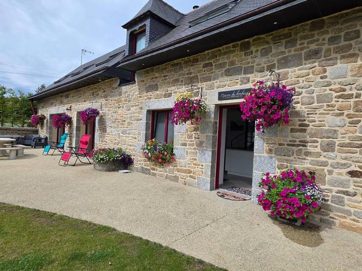 Location de vacances pour 10 personnes, avec piscine et jardin à Bourbriac - 2
