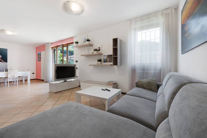 Villa 'Katzemburg 5+' mit Seeblick, Privatem Garten und Wlan in Bolognano (Arco), Arco