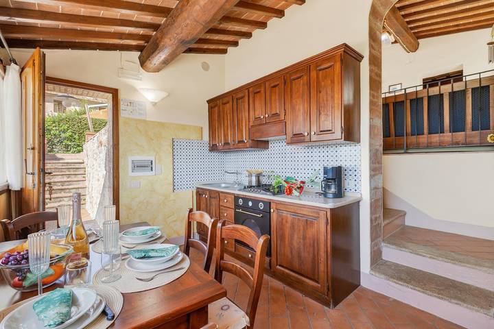 Entire apartment, La Pieve Di San Martino - Apt Girasole in Lano, Colle di Val d'Elsa