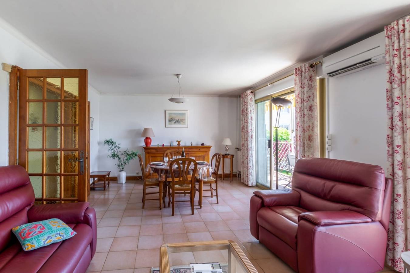 Ganze Wohnung, Ferienwohnung für 4 Personen mit Balkon in La Coudoulière, Six-Fours les Plages