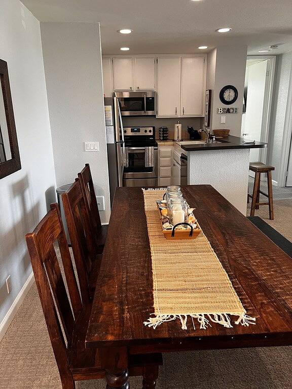 Ganze Wohnung, Beautiful End Unit Single Level Condo North Coast Village - Walk to the beach!! in Oceanside, San Diego County