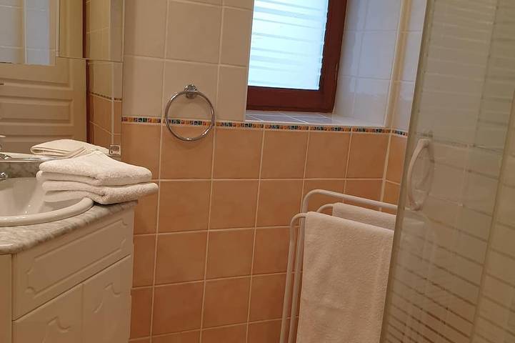 Gîte pour 2 personnes, avec jardin ainsi que jacuzzi et piscine à Saint-Génis-des-Fontaines - 3