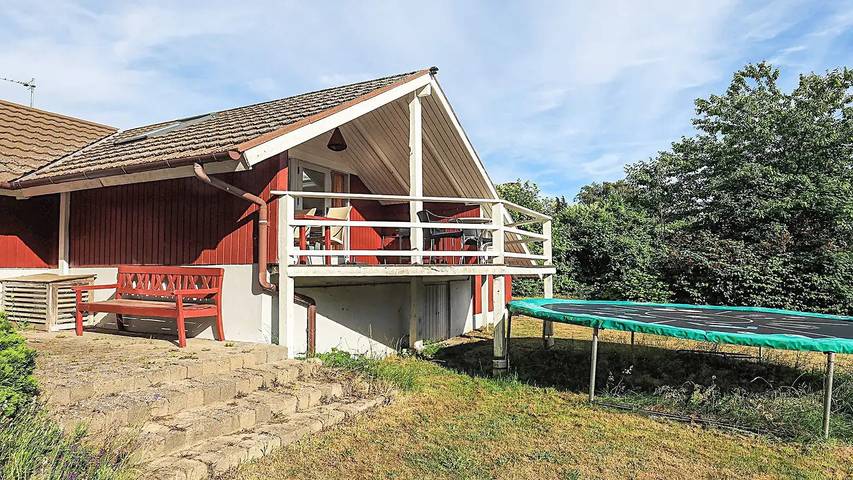 Ferieudlejning for 9 personer, med Terrasse og Have i Bogø
