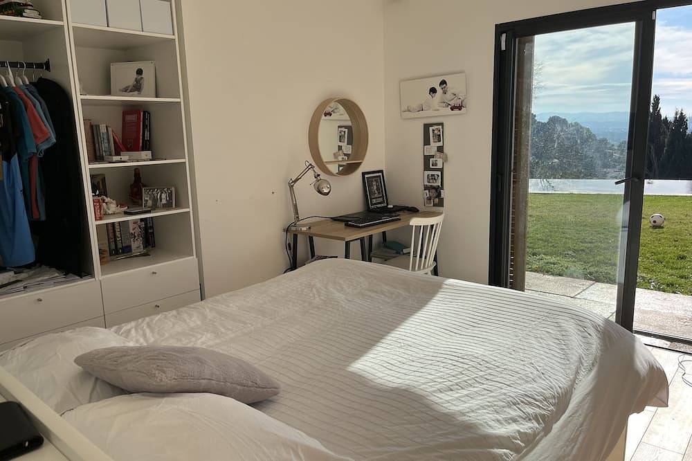 House, pool, 4 or 6 bedrooms, with views of the Aix countryside in Éguilles, Aix-en-Provence region