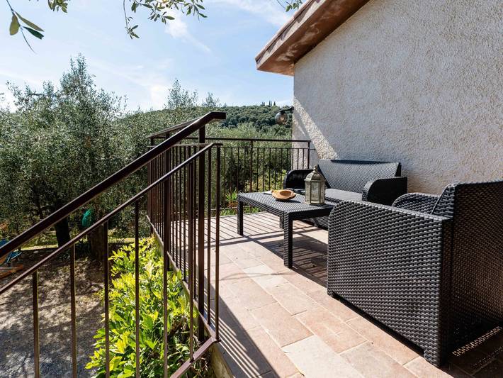 Location de vacances pour 4 personnes, avec vue ainsi que terrasse et jardin, animaux acceptés à Diano San Pietro - 2