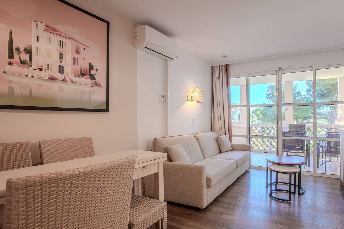 Gehele studio, Studio Appartement 'Cap Esterel' met Uitzicht op de Bergen, Gedeeld Zwembad en Airconditioning in Cap Esterel, Saint-Raphaël
