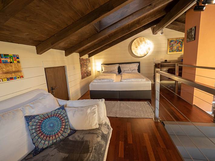 Ganze Ferienwohnung, Kunst im Loft - Ferienwohnung Kunst im Loft 54 qm, für 1-2 Personen mit Terrasse in Seeon, Seebruck