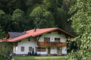 Gîte pour 6 personnes, avec balcon à Steeg