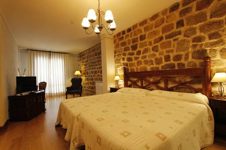 Hôtel pour 20 personnes, avec jacuzzi et terrasse à Duruelo de la Sierra - 3