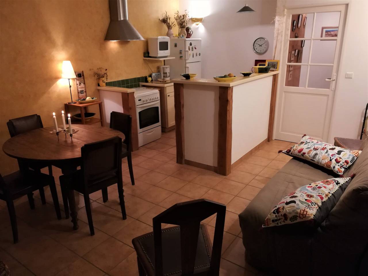 Gîte 'Genévrier' avec vue sur la montagne, piscine partagée et Wi-Fi in Entrechaux, Parc naturel régional du Mont-Ventoux