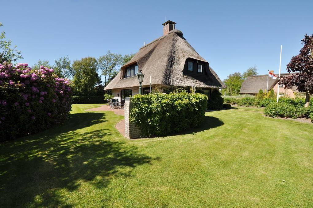 Reetdachhaus "Dünenkrone" - Urlaubszeit in ruhiger Lage in St. Peter-Dorf genießen in St. Peter-Ording, Eiderstedt