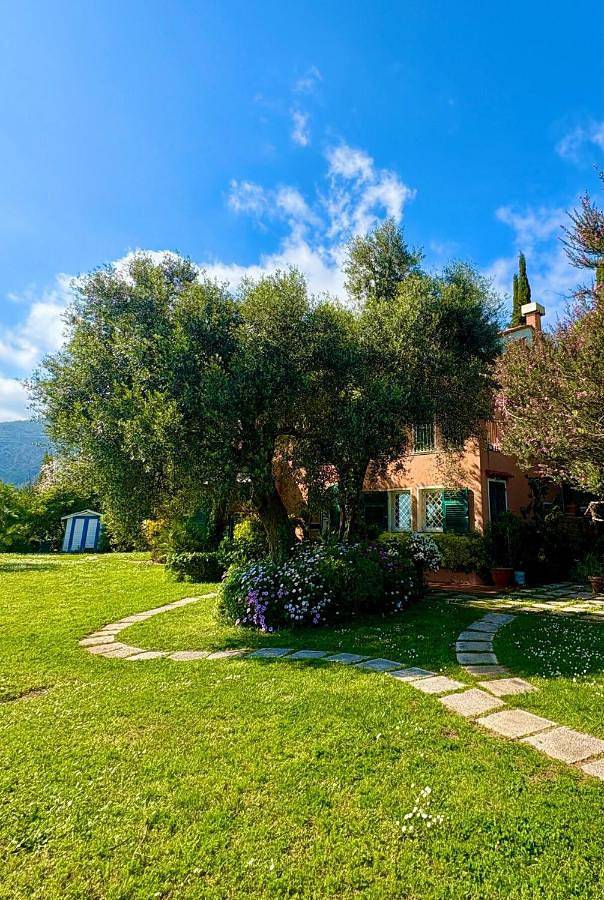 Villa Mare con Piscina in Ponente (Genova), Genua