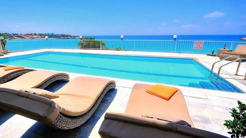Location de vacances pour 14 personnes, avec Balcon et Terrasse ainsi que Jardin et Piscine à Coral Bay