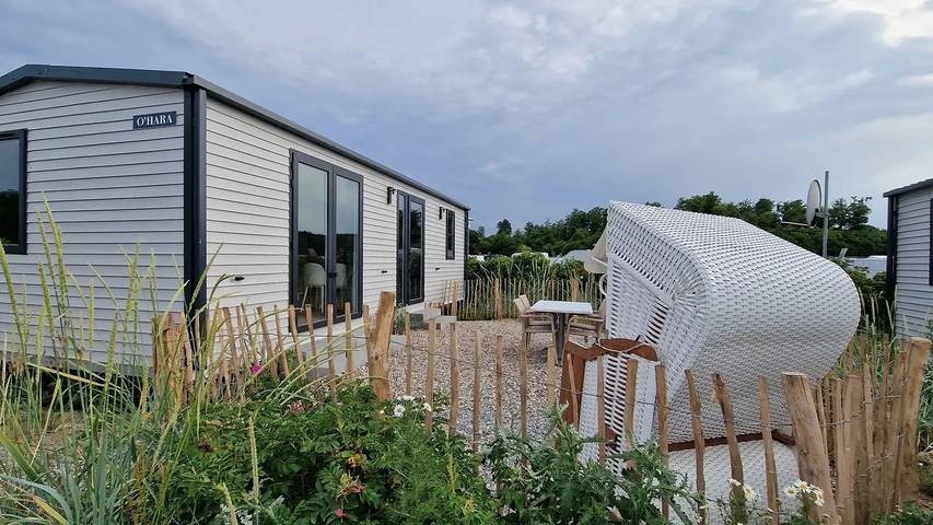 Wohnmobil für 4 Personen, mit Terrasse und Sauna an der Ostsee