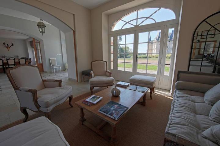 Location de vacances pour 22 personnes, avec vue ainsi que jardin et piscine, adapté aux familles à Durtal - 3