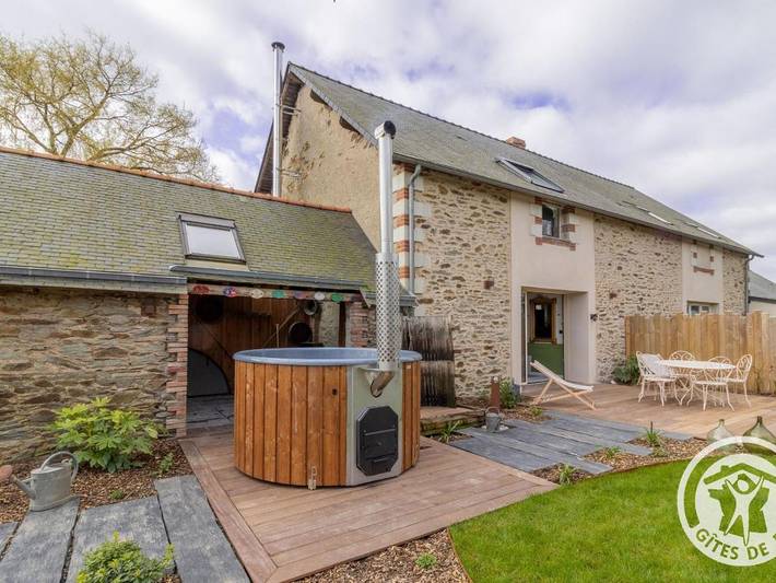 Location de vacances pour 4 personnes, avec Jacuzzi et Terrasse à Feneu