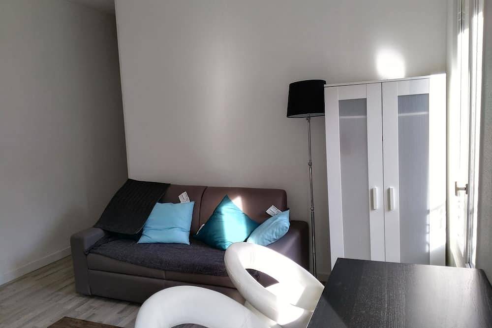 Entire apartment, Charming Parisian studio! in Ivry-sur-Seine, Val-de-Marne