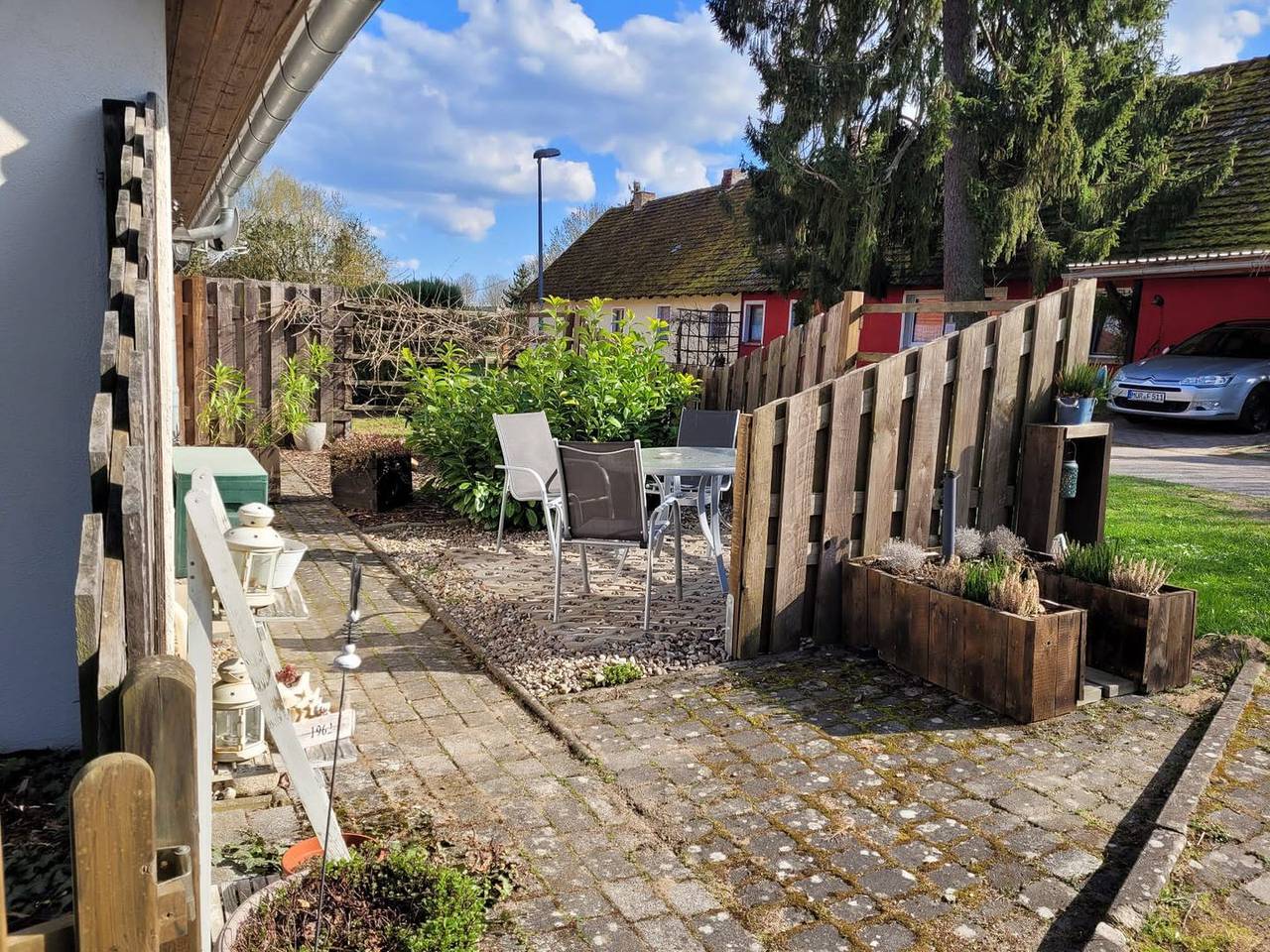Ganze Wohnung, Großzügige Wohnung mit Terrasse, Garten und Kamin in ruhiger Umgebung in Vollrathsruhe, Mecklenburgische Seenplatte