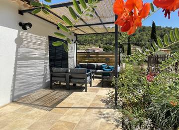 Gîte pour 4 personnes, avec jardin ainsi que piscine et terrasse à Méounes-lès-Montrieux