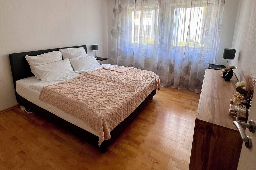Ganze Wohnung, Fewo Lahneck - 10 min bis Koblenz. Für Aktiv-oder Erholungsurlaub am Mittelrhein in Lahnstein, Osteifel