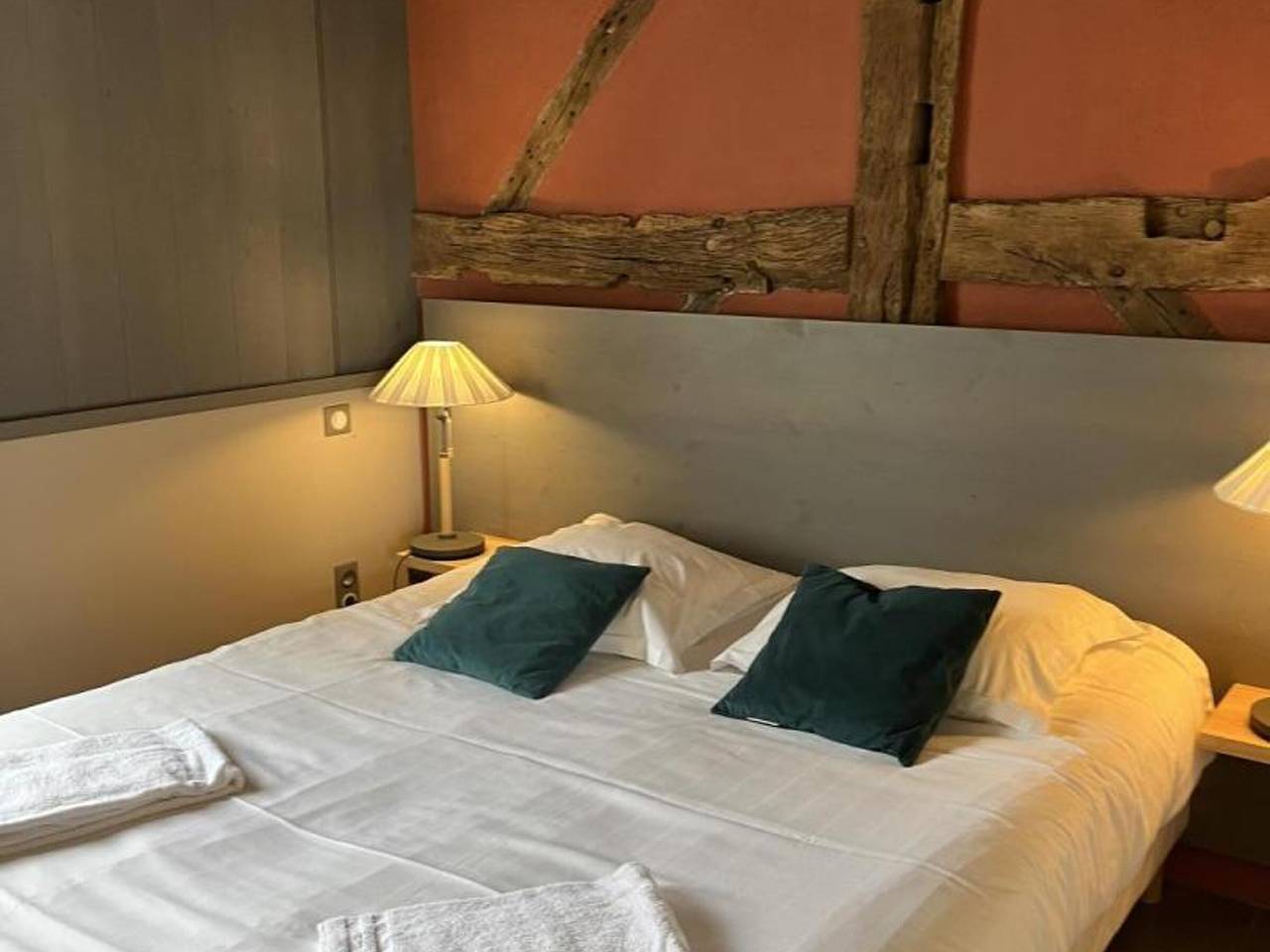 Casa rural tranquila con jardín y chimenea, 4 pers. in Montbeugny, Allier (desambiguación)