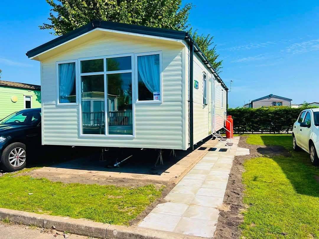 Trecco Bay - Sleeps 6 - Pet Friendly - Parking in Porthcawl, Bridgend region