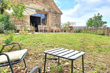 Agriturismo pour 2 personnes, avec jardin à Assier