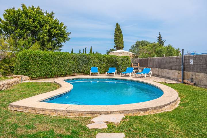 Villa "Pau" com vista para a montanha, piscina, Wi-Fi e terraços in Alcúdia, Costa de Maiorca