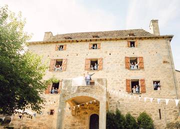 Location de vacances pour 30 personnes, avec jardin ainsi que piscine et jacuzzi à La Fouillade