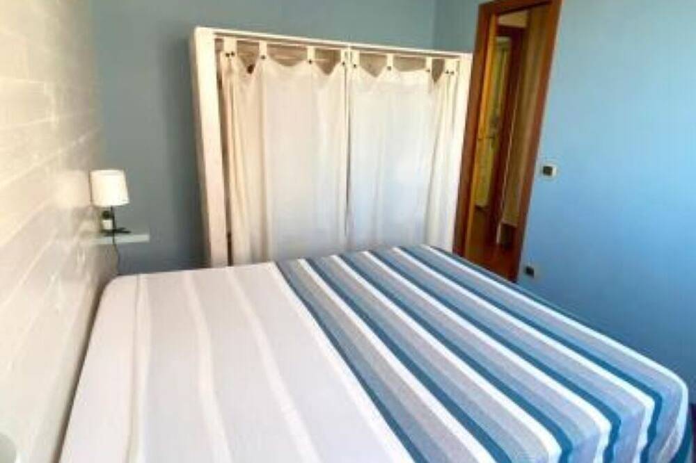 Entire apartment, Mareporto House-Free Wifi- 7 minutes from Airport of Fiumicino Rome in Fiumicino, Rome Province