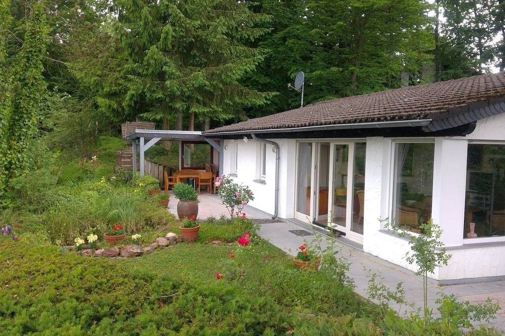 Ruhiges Ferienhaus mit Sonnenlage in Lissendorf, Vulkaneifel