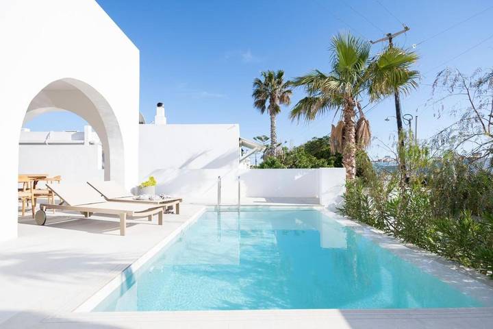 Villa voor 6 personen, with Balkon and Terras as well as Zwembad and Uitzicht in Aliki