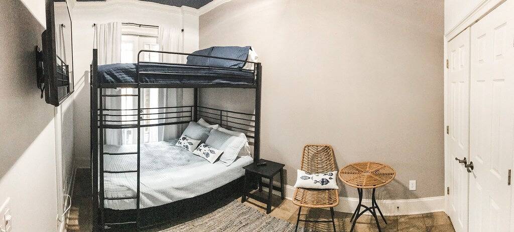 Waterfront house, Minutes to Auburn, Boat slip. in Lake Martin