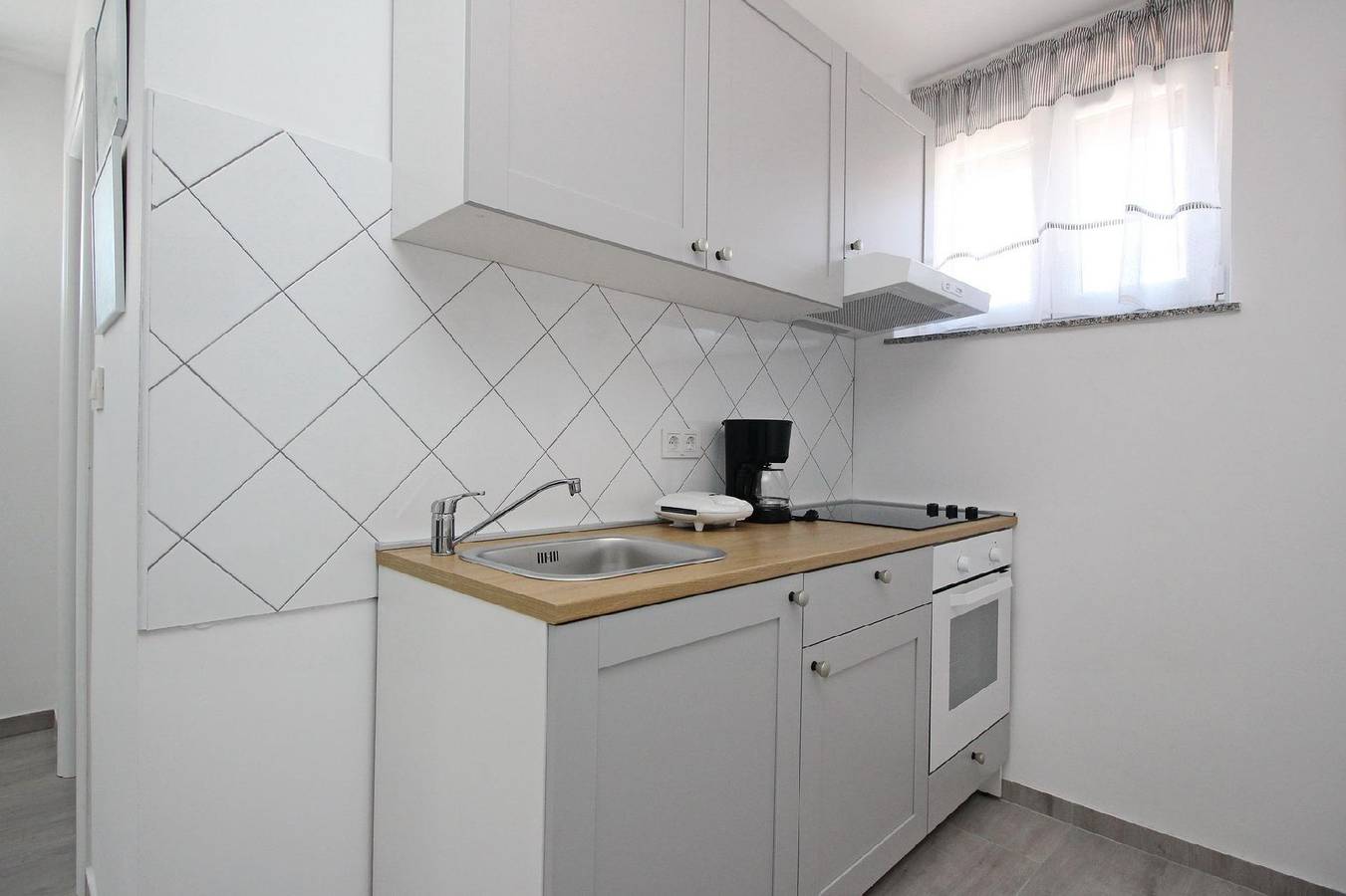 Apartamento vacacional entero, Wohnung in Baška mit Terrasse in Baska, Krk (isla)