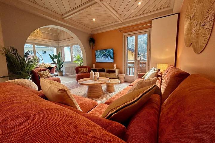 Chalet pour 10 personnes, avec sauna ainsi que balcon et jardin, animaux acceptés à Brides-les-Bains
