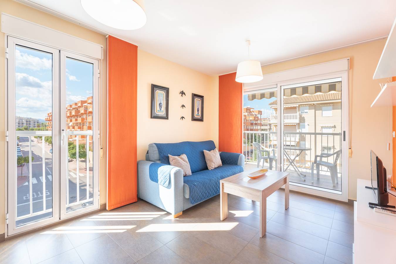 Apartamento entero, Apartamento 'Lopimar Segrelles' con terraza privada, Wi-Fi y aire acondicionado in Canet de Berenguer, Costa de Valencia