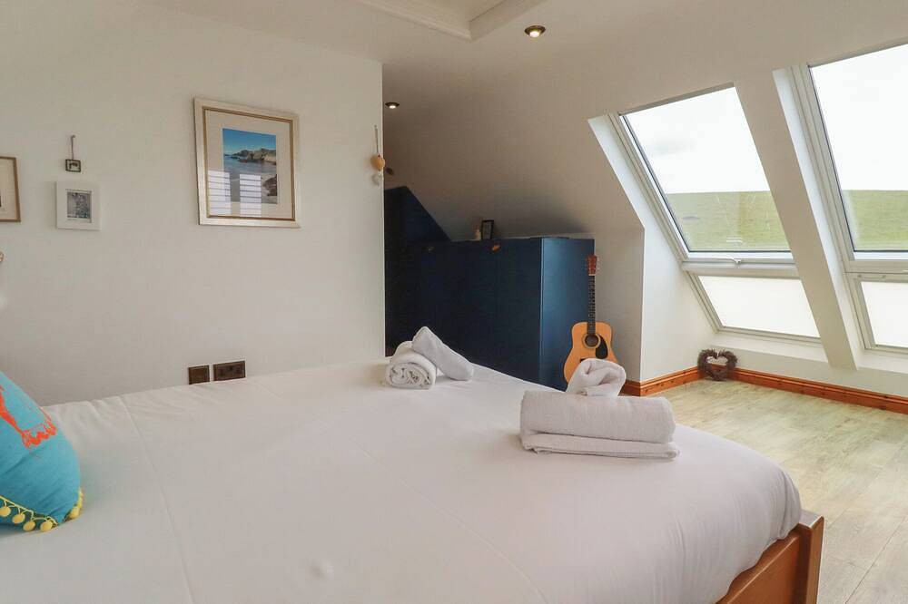 Lowenna, country holiday cottage in Newquay in Watergate Bay, Newquay