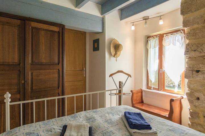 Gîte pour 4 personnes, avec piscine ainsi que jardin et terrasse à Thenon - 3