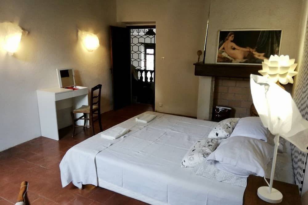 Entire apartment, Étage Entier dun Hôtel Particulier - Centre Historique du Vigan in Le Vigan, Cévennes