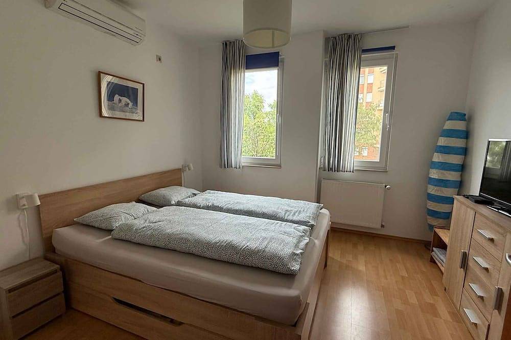 Ganze Wohnung, Ferienwohnung direkt am Strand mit Klimaanlage, direkt neben dem Wellness- und Thermalbad in Szabadifürdő, Siofok