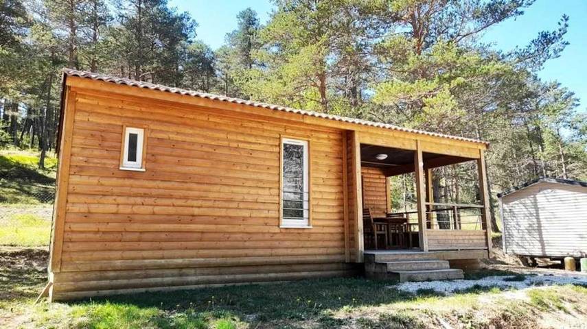 Camping pour 5 personnes, avec terrasse et piscine