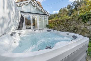 Glamping for 7 People in Ventnor, Isle of Wight, Photo 2