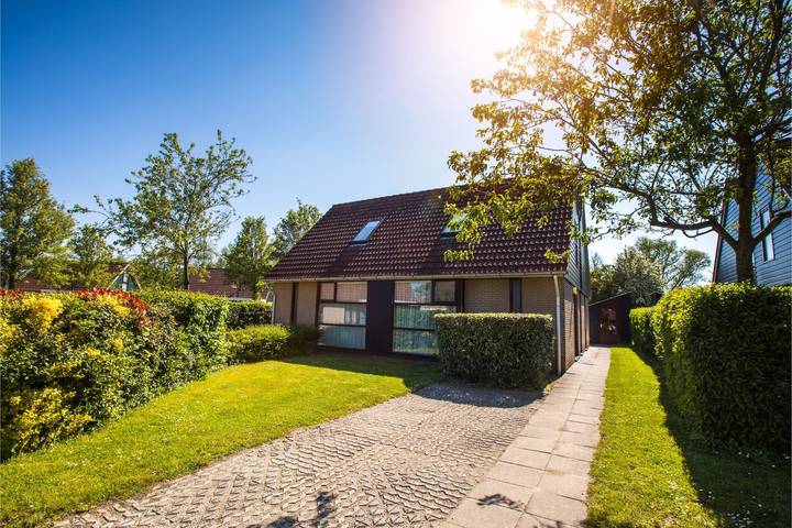 Vakantieappartement voor 8 personen, with kinderzwembad and zwembad as well as terras and tuin in Heinkenszand