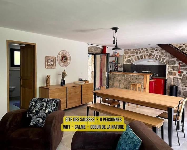 Location de vacances pour 8 personnes, avec Terrasse ainsi que Jardin et Vue à Burzet