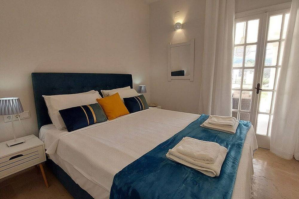 1 minute walk to the beach of Acharavi!  Homely cottage with private garden in Acharavi, Corfou