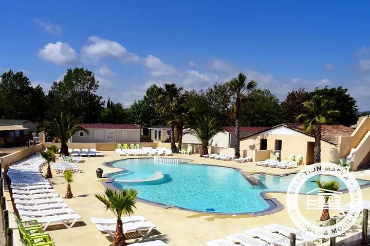 Bungalow pour 6 personnes, avec piscine et terrasse à Grimaud
